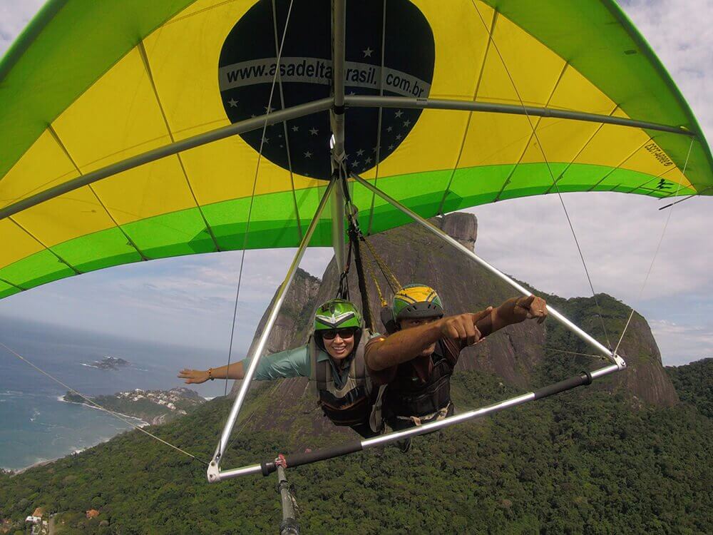 Sinta a adrenalina de um voo de asa delta no Rio de Janeiro! + FavelaTour 1