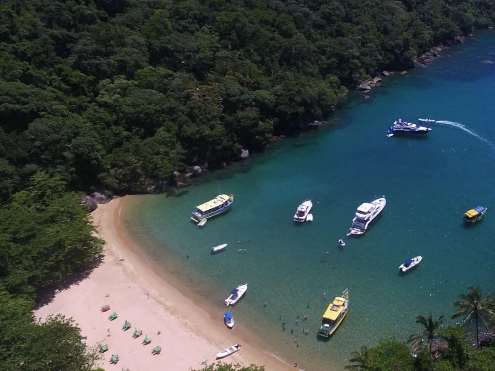 Descubra a Praia de Castelhanos em Ilhabela pelo Mar e Terra - Vá de Super boat e volte de Land Rover! 3